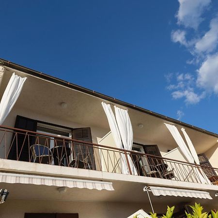 Apartments Niki Brela Luaran gambar